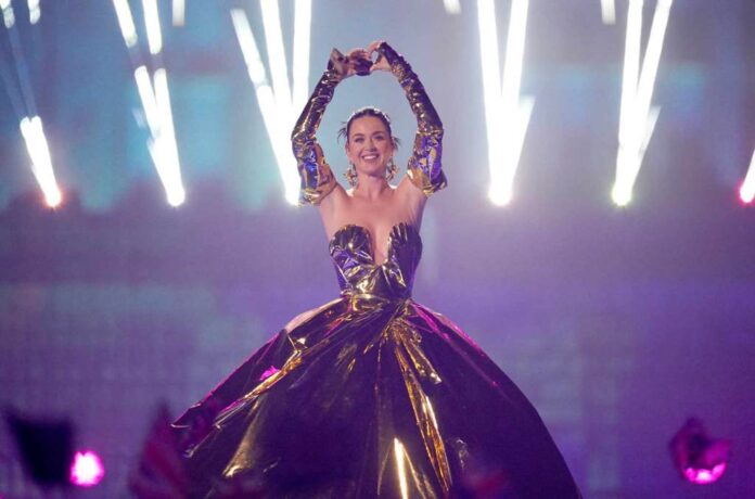 Katy-Perry-Coronation-concert-billboard-1548.jpg