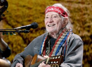 Willie Nelson Expands Collection of No. 1 Albums With ‘Bluegrass’ Debut