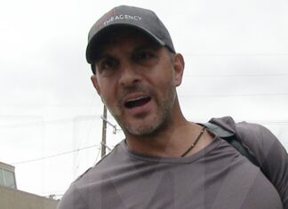 Mauricio Umansky Says Kyle Richards and Morgan Wade Haven't Had Sex, No Relationship