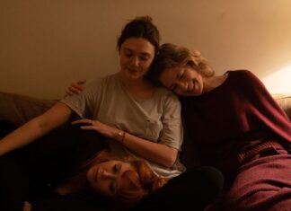 His Three Daughters Review | A Moving Family Drama Driven by Its Leading Actresses