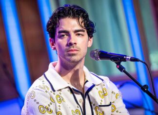 Joe Jonas with Two Daughters amid Sophie Turner Divorce: Photos