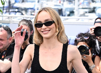 Lily-Rose Depp and 070 Shake Hold Hands in L.A.: Photos – Hollywood Life