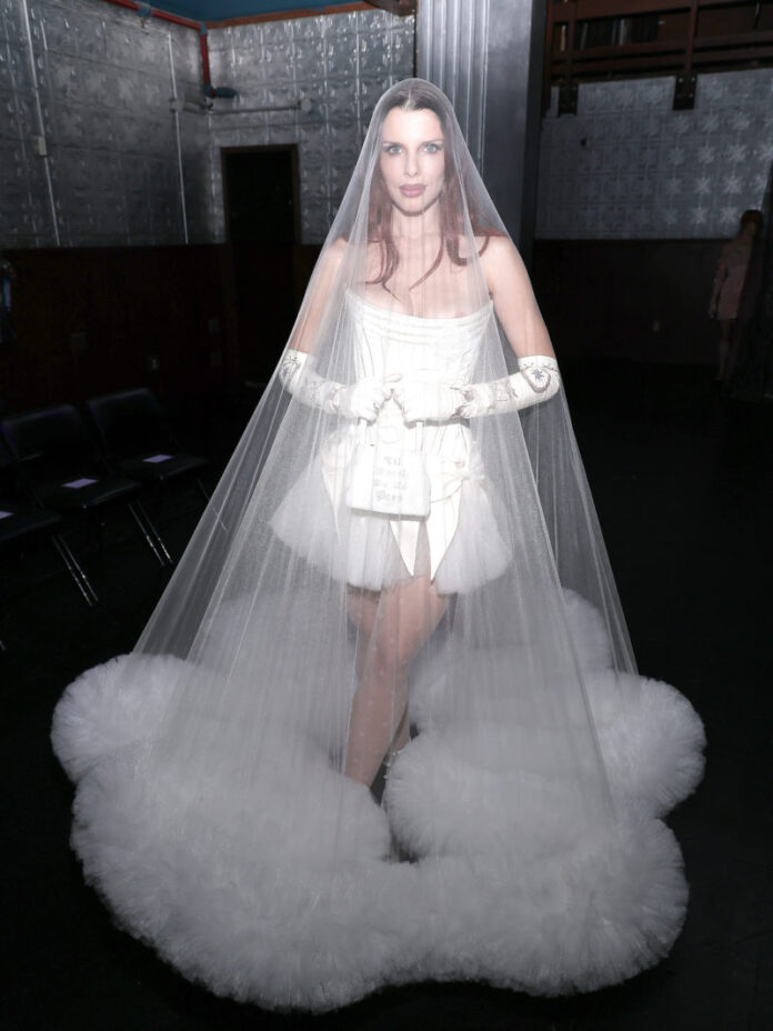 nyfw-spring-2024-moments_feature-julia-fox-800x1067.jpg