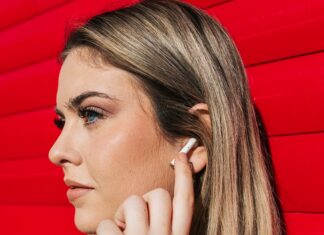 This Earbud Cleaning Pen With 16,000 5-Star Reviews Is On Sale