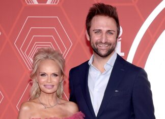 Kristin Chenoweth Marries Josh Bryant in Texas Wedding Ceremony
