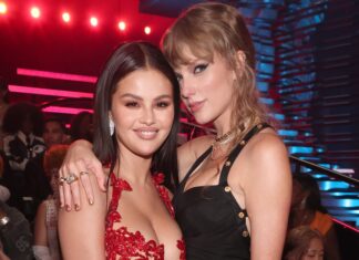 How Taylor Swift & Selena Gomez Were Each Other's Biggest Fans at VMAs
