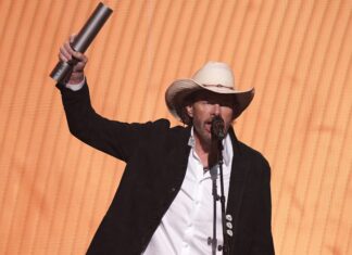 Toby Keith's Emotional Country Icon Award Speech Ain't Worth Missing
