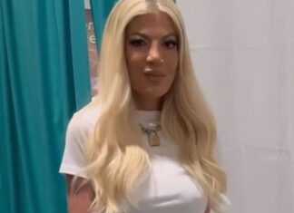 Tori Spelling Reunites With Brian Austin Green at 90s Con