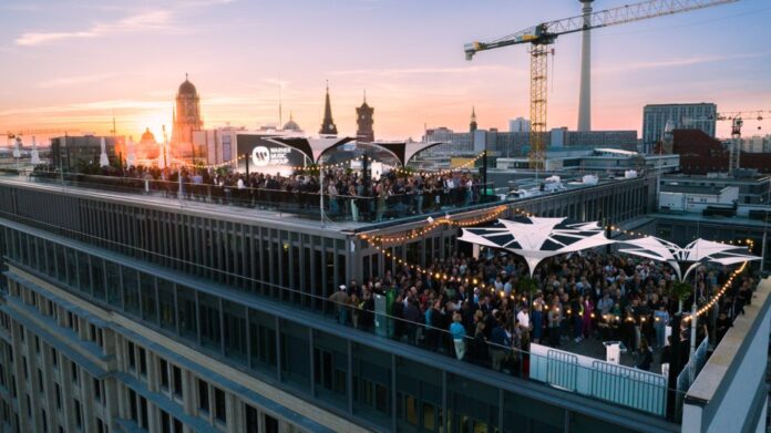 warner-music-berlin-billboard-pro-1260.jpg