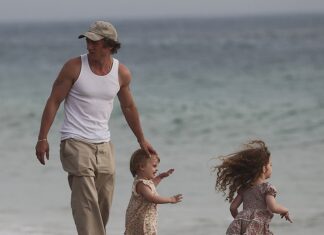 Jeremy Allen White Enjoys Day At Beach With Kids After Agreeing To Alcohol Tests