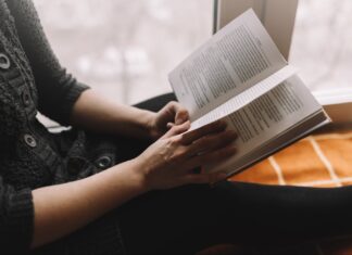 5 Books Every Entrepreneur Should Read Before Starting a Business