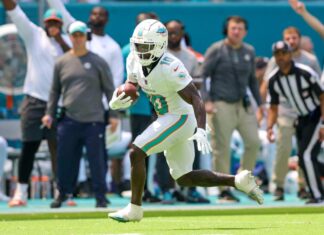 Dolphins’ Tyreek Hill getting fined $7,000 for not wearing socks