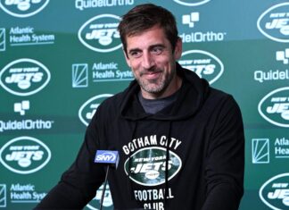 Aaron Rodgers visits Jets and will attend ‘Sunday Night Football’ game
