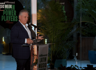 Nelson Albareda Accepts the Executive of the Year Award | Latin Power Players 2023