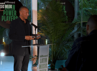 Walter Kolm Accepts the Power Players Choice Award | Latin Power Players 2023