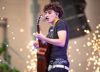 DannyLux Performs Eclectic Showcase During Latin Music Week 2023