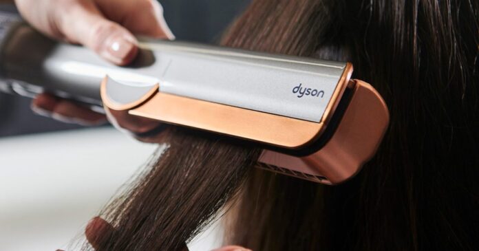 Dyson-Airstrait-In-Use-e1697904861614.jpeg