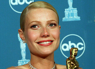 Gwyneth Paltrow Uses Her Oscar Statuette as a Doorstop: Video – Hollywood Life