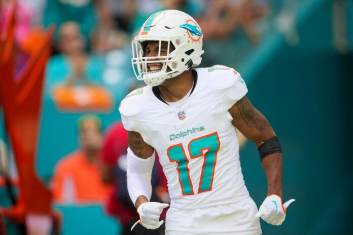 Jaylen-Waddle-2.jpg