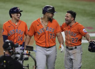 Astros make big statement in dominant Game 4 win