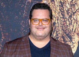 Josh Gad Reveals He Is ‘Dealing with a Medical Emergency’