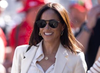Meghan Markle stopped to take selfie with LA fans: photo