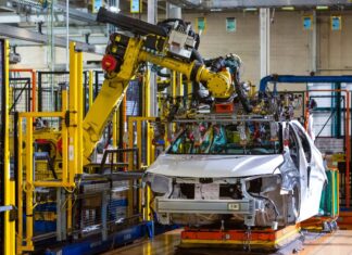 GM delays $4B EV truck factory plan by another year