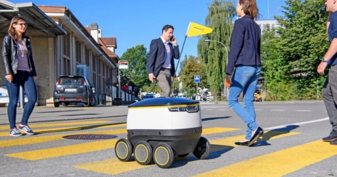 Starship-delivery-robot-on-crosswalk-with-pedestrians.jpg
