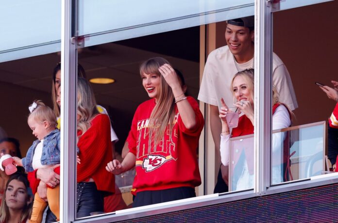 Taylor-Swift-Los-Angeles-Chargers-v-Kansas-City-Chiefs-2023-billboard-1548.jpg