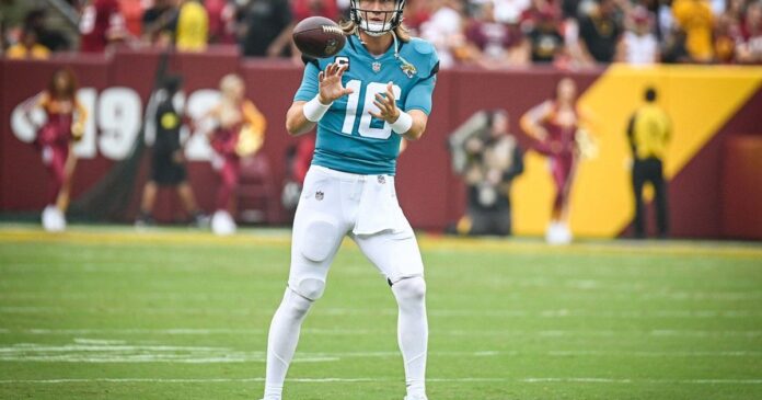 Trevor_Lawrence_vs_Commanders_2022-e1696621831742.jpg