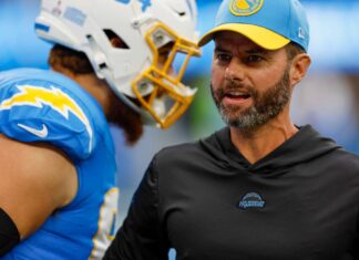 Chargers vs. Cowboys, Lions vs. Buccaneers prediction: NFL picks, odds