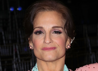 Olympic Medalist Mary Lou Retton 'Fighting For Her Life' In ICU With Illness