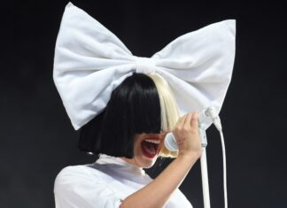 Singer Sia Reveals She Got a Face Lift