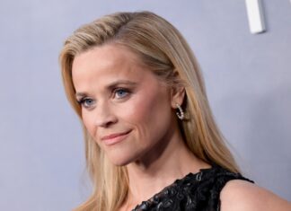 Reese Witherspoon Tears Up Saying She Felt Like She "Broke" a Year Ago