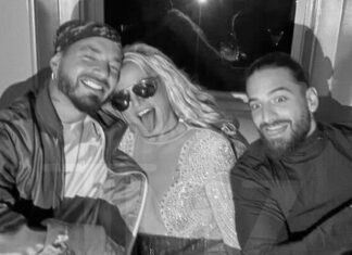 Britney Spears Grabs Dinner with Maluma and J Balvin, Poses with Tongue Out