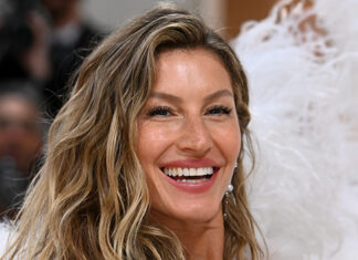 Gisele Bundchen Looks Incredible in White Tank Top for New Ad – Hollywood Life