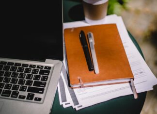Digital Calendar vs. Paper Planner: How to Choose the Right Scheduling Tool for You