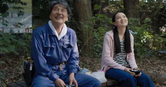 hirayama-and-niko-looking-up-at-the-trees-in-perfect-days.jpg