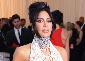 Kim Kardashian Says People ‘Would Be Shocked’ to See Her ‘Full Acne’ – Hollywood Life