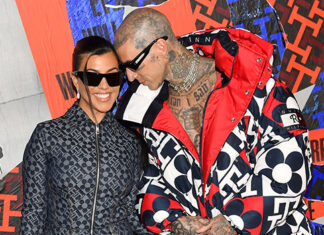 Travis Barker Surprises Kourtney Kardashian With Roses in Their Home – Hollywood Life