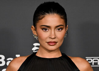 Kylie Jenner’s Daughter Stormi & Niece True Jump On Her Back In Video – Hollywood Life
