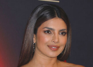 Priyanka Chopra Says Motherhood is ‘Greatest Thing’ She’s ‘Ever Done’ – Hollywood Life