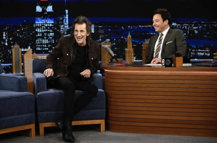 ronnie-wood-jimmy-fallon-1548-cr-todd-owyoung.jpg