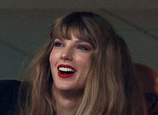 Taylor Swift Brings Squad Along to Cheer on Travis Kelce at NFL Game