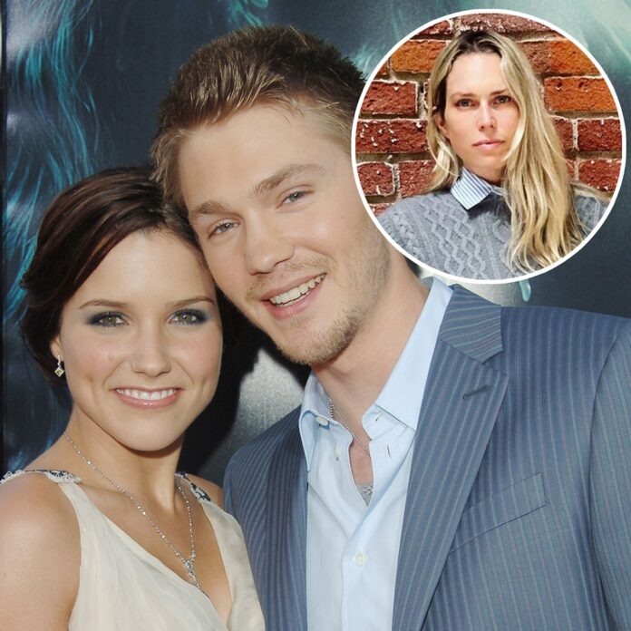 rs_1200x1200-231019174634-erin_foster.jpg