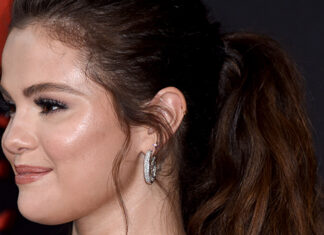 Glowy and Dewy – Hollywood Life