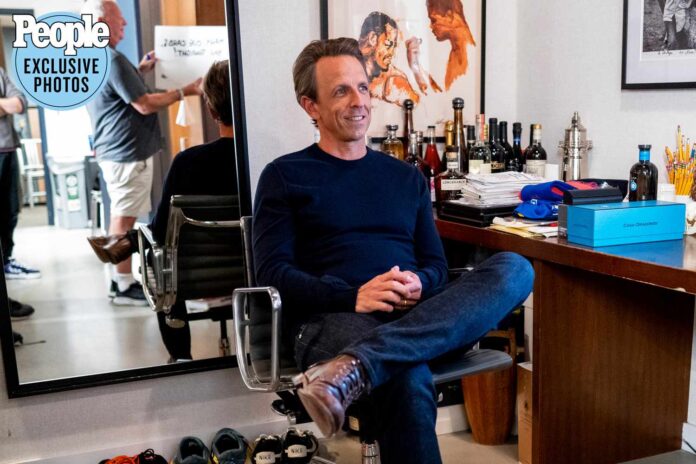 seth-meyers-exclusive-gallery-2-100623-d36b12e8f8a14ac0aa8f49269039d9c6.jpg