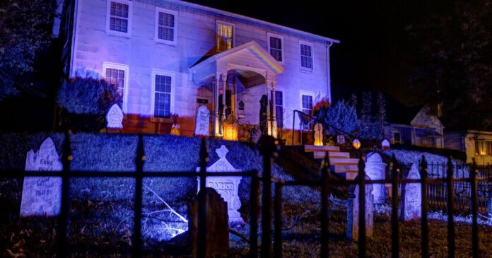 spooky-halloween-lighting-haunted-house.jpg
