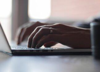 How to send a text message from a computer