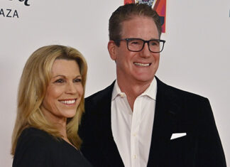Vanna White Shares Rare Selfie With Boyfriend John Donaldson – Hollywood Life